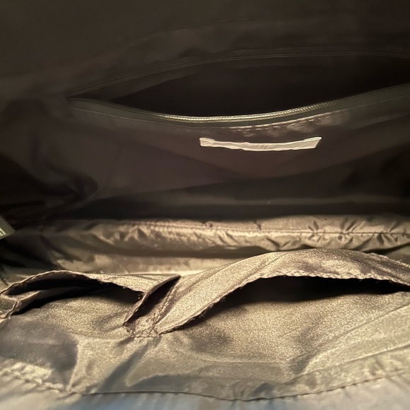 H&M pleather commuter bag. Fits laptop, wallet, phone, keys, small book. - Picture 4 of 5